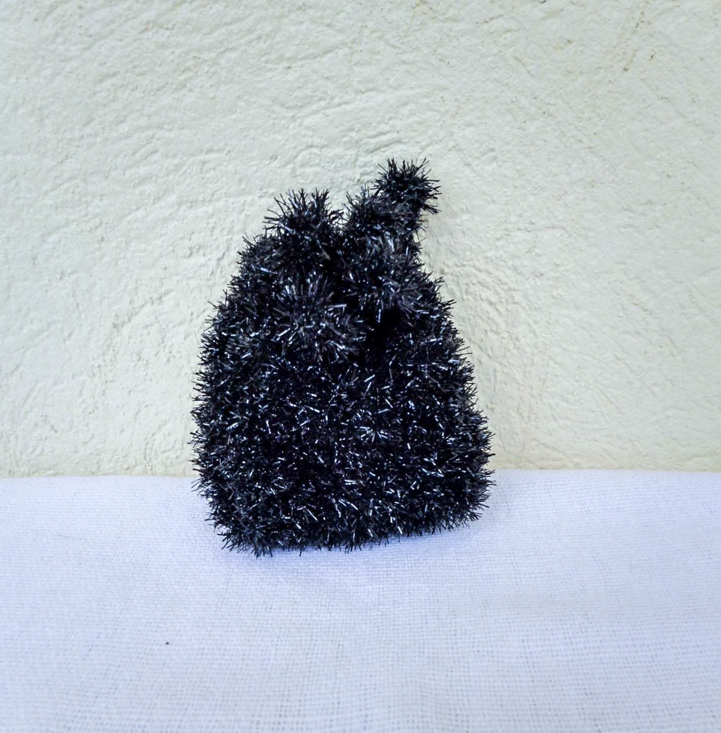 Un Monde Nomade - Mini-gant  "Tawashi" visage - noir